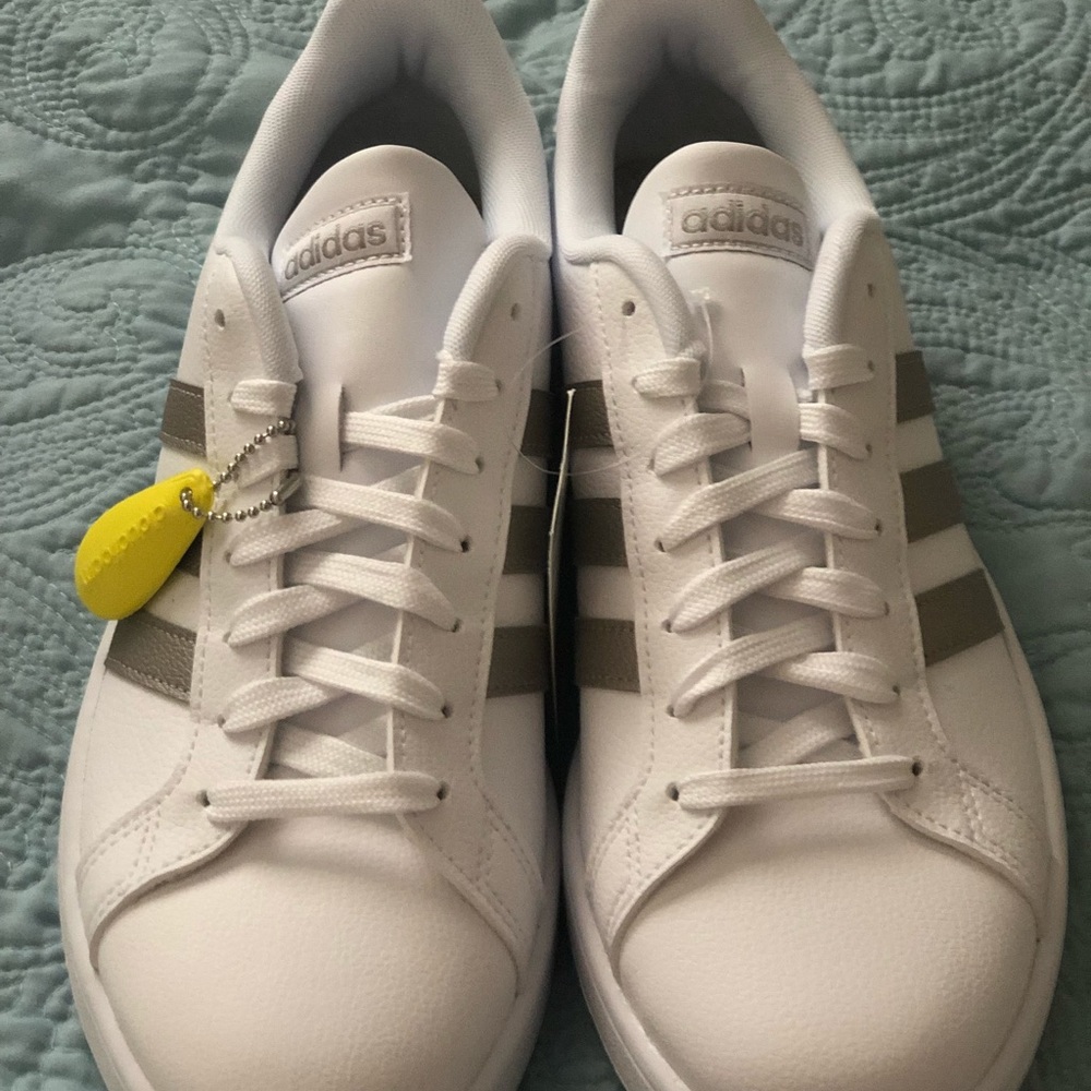 COPY - Women's Adidas shoes - Picture 3 of 4